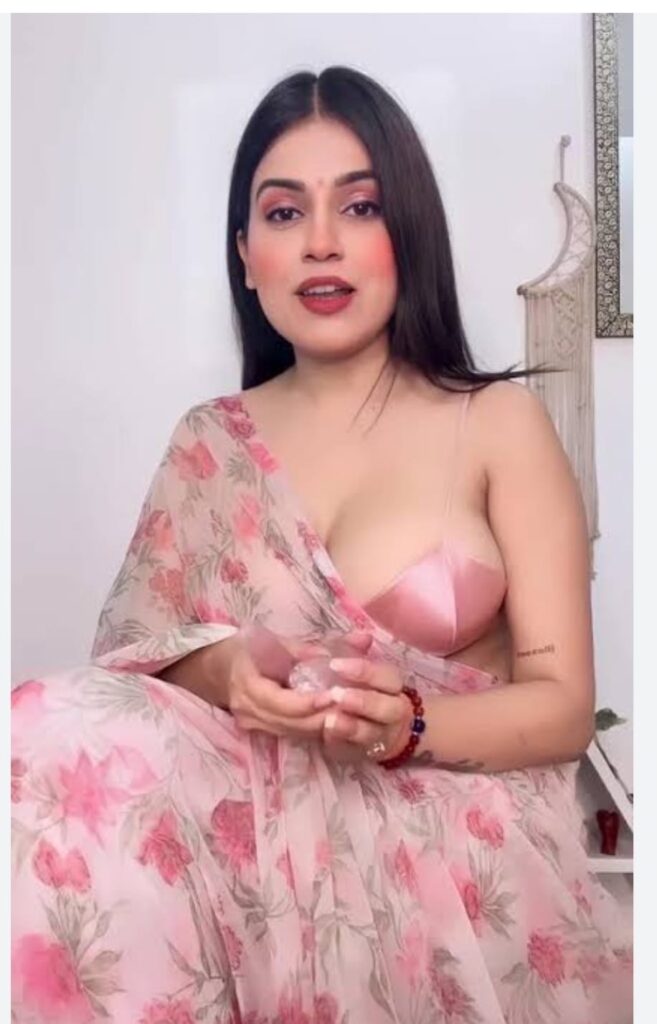 seema bhabhi hot and sexy image